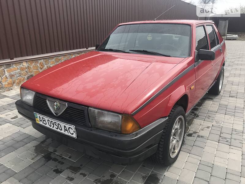 Седан Alfa Romeo 75 1988 в Бершади