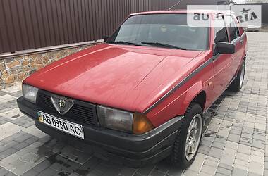 Седан Alfa Romeo 75 1988 в Бершаді