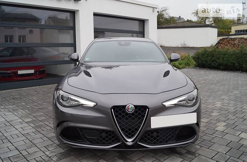 Alfa Romeo Giulia 2017 года
