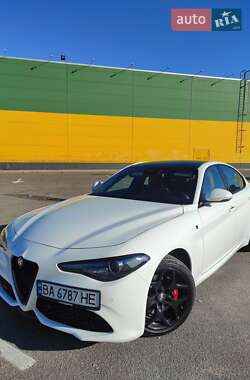 Седан Alfa Romeo Giulia 2022 в 