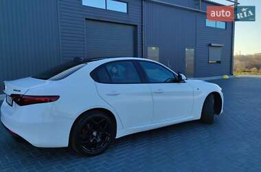 Седан Alfa Romeo Giulia 2022 в 