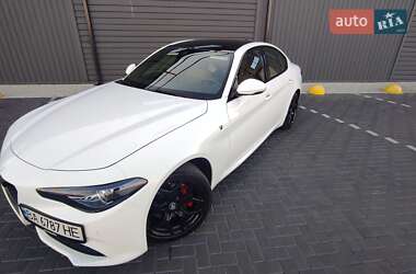 Седан Alfa Romeo Giulia 2022 в 