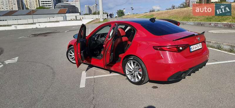 Седан Alfa Romeo Giulia 2021 в Києві