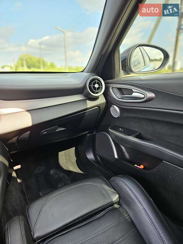 Седан Alfa Romeo Giulia 2021 в Рівному