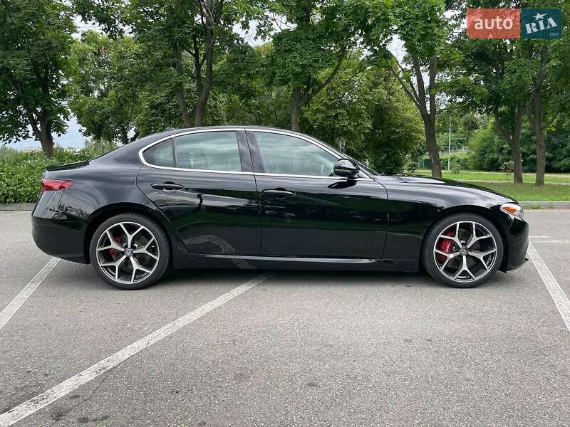 Седан Alfa Romeo Giulia 2018 в Киеве
