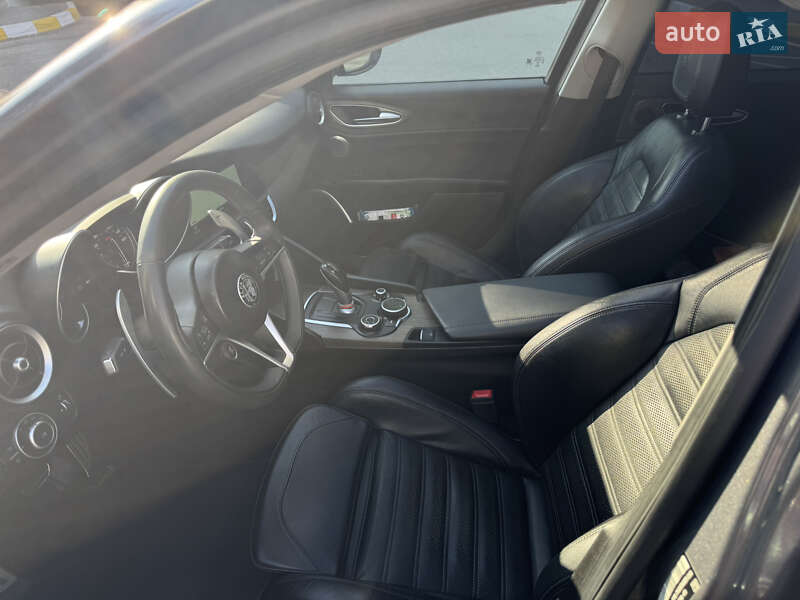 Седан Alfa Romeo Giulia 2017 в Киеве фото 18 Седан Alfa Romeo Giulia 2017 в Киеве