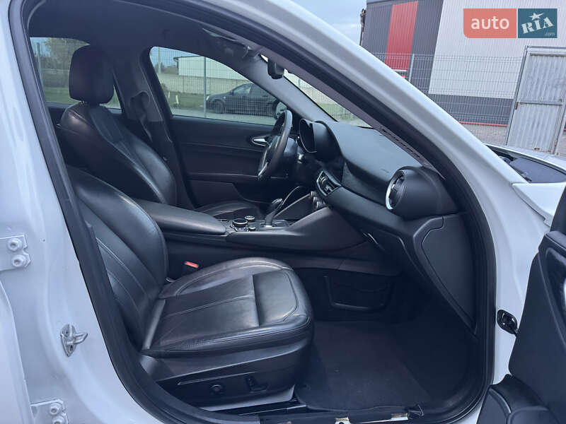 Седан Alfa Romeo Giulia 2019 в Луцке фото 23 Седан Alfa Romeo Giulia 2019 в Луцке