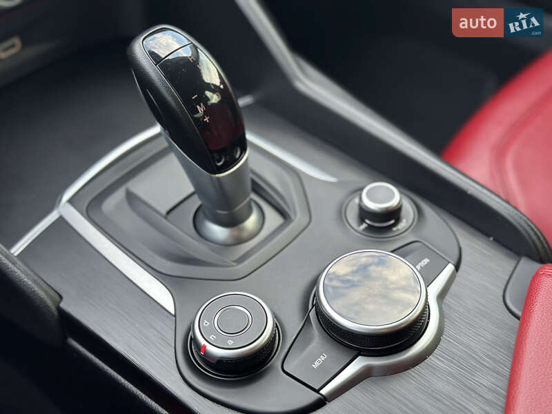 Седан Alfa Romeo Giulia 2018 в Днепре фото 11 Седан Alfa Romeo Giulia 2018 в Днепре