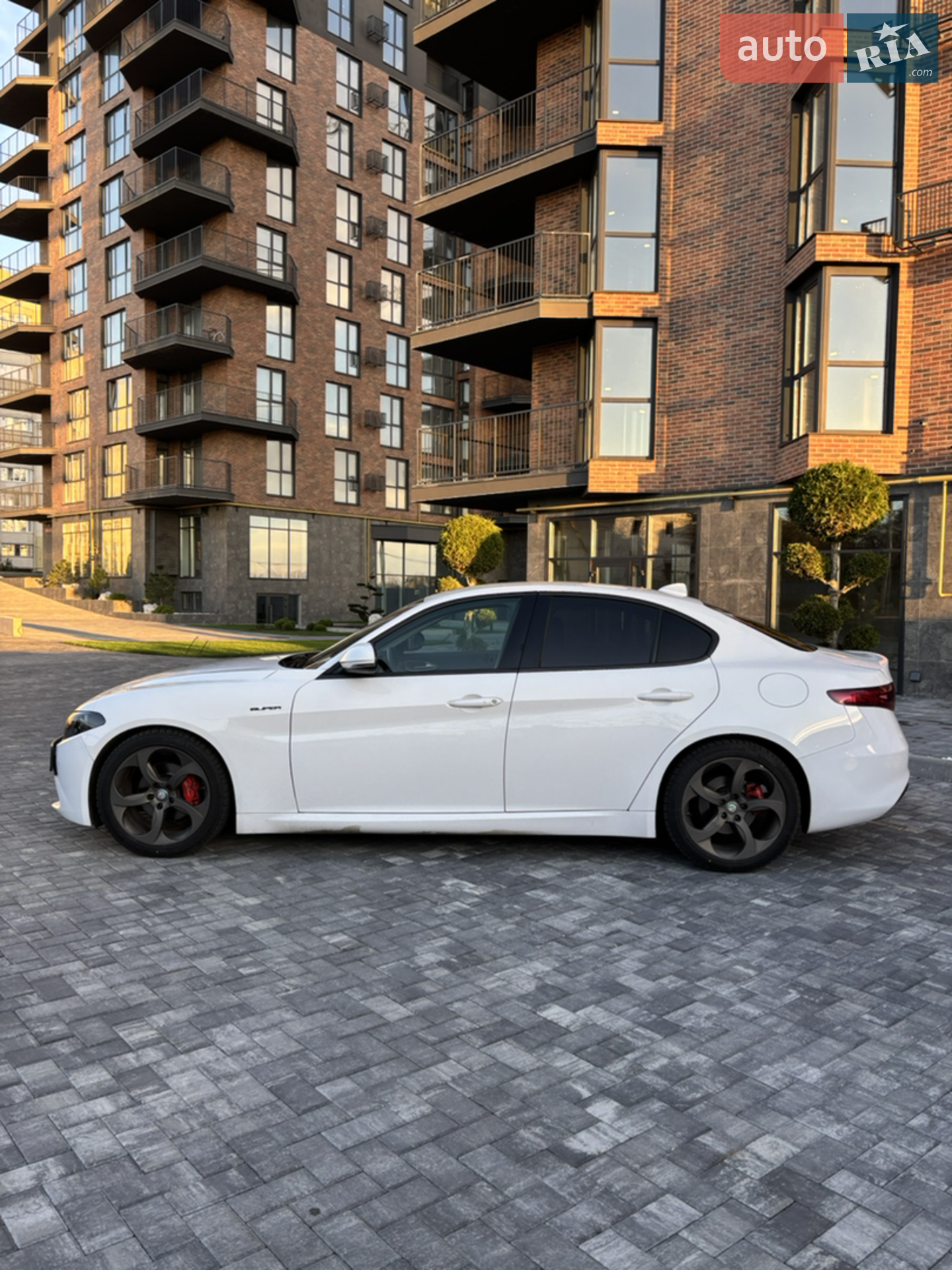 2016 Alfa Romeo Giulia - мініатюра 10