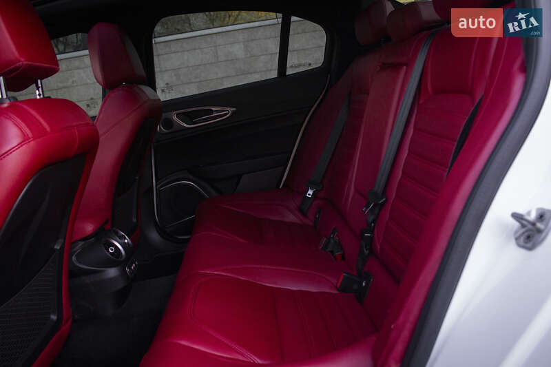 Седан Alfa Romeo Giulia 2022 в Киеве