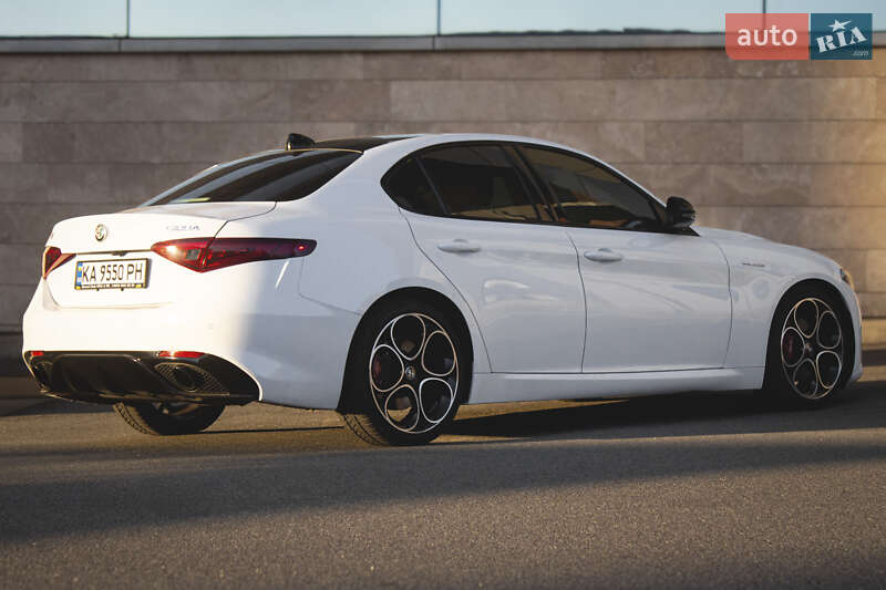 Седан Alfa Romeo Giulia 2022 в Киеве