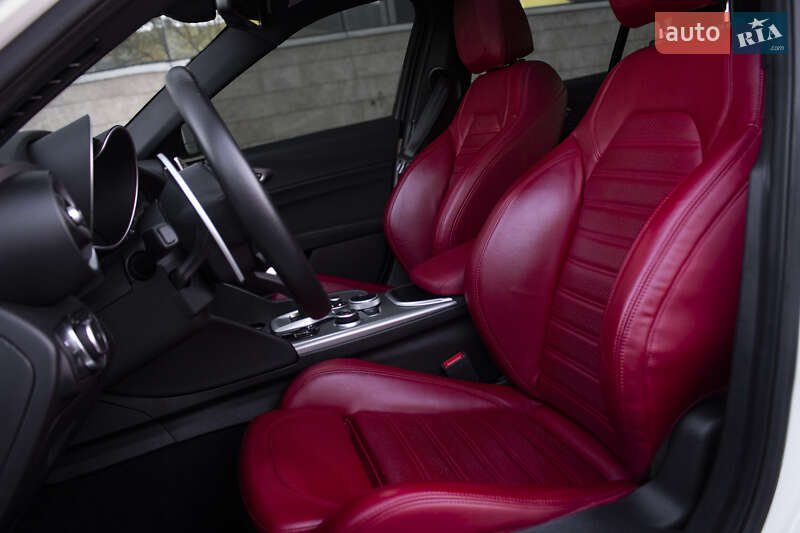 Седан Alfa Romeo Giulia 2022 в Киеве