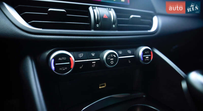 Седан Alfa Romeo Giulia 2016 в Львове фото 24 Седан Alfa Romeo Giulia 2016 в Львове