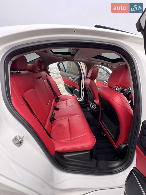 Седан Alfa Romeo Giulia 2020 в Києві