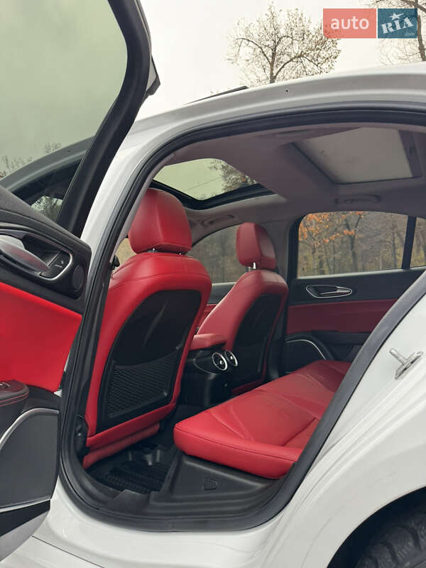 Седан Alfa Romeo Giulia 2020 в Києві