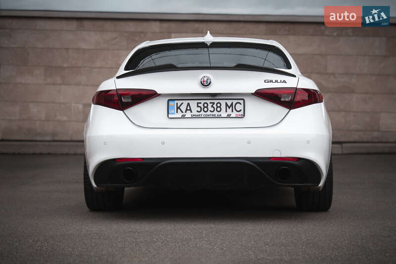 Седан Alfa Romeo Giulia 2019 в Киеве фото 5 Седан Alfa Romeo Giulia 2019 в Киеве