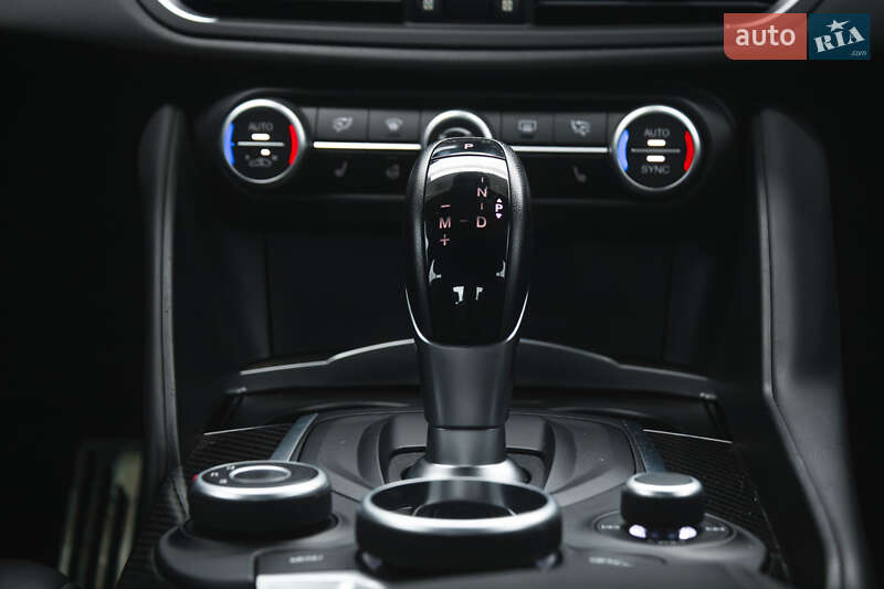 Седан Alfa Romeo Giulia 2019 в Киеве фото 24 Седан Alfa Romeo Giulia 2019 в Киеве