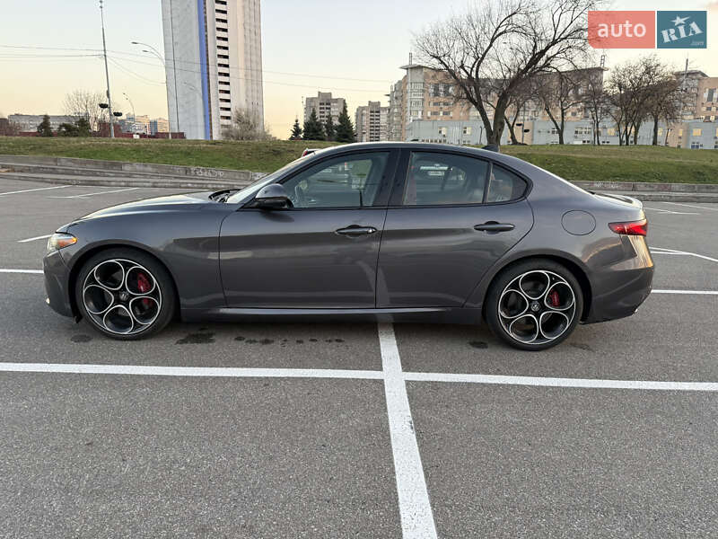 Седан Alfa Romeo Giulia 2022 в Киеве