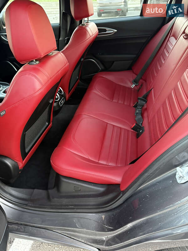 Седан Alfa Romeo Giulia 2022 в Киеве
