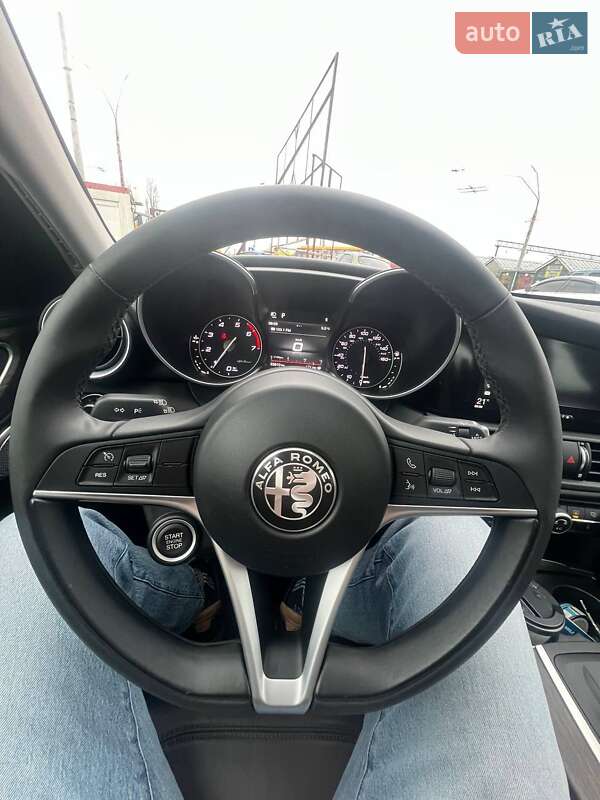Седан Alfa Romeo Giulia 2018 в Киеве фото 17 Седан Alfa Romeo Giulia 2018 в Киеве