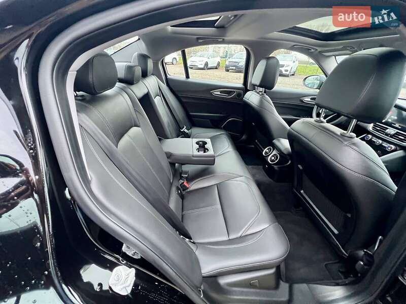 Седан Alfa Romeo Giulia 2018 в Киеве фото 30 Седан Alfa Romeo Giulia 2018 в Киеве