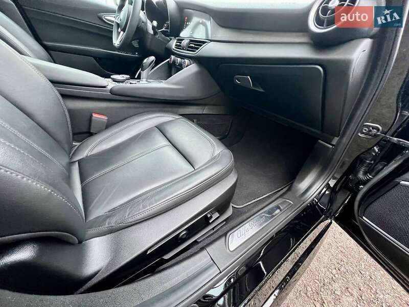 Седан Alfa Romeo Giulia 2018 в Киеве фото 36 Седан Alfa Romeo Giulia 2018 в Киеве