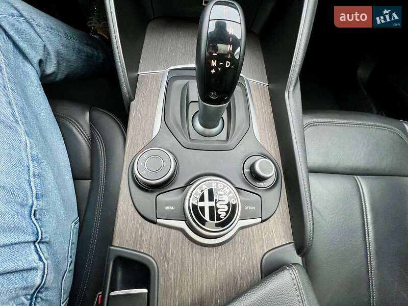 Седан Alfa Romeo Giulia 2018 в Киеве фото 44 Седан Alfa Romeo Giulia 2018 в Киеве