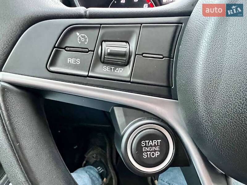 Седан Alfa Romeo Giulia 2018 в Киеве фото 51 Седан Alfa Romeo Giulia 2018 в Киеве