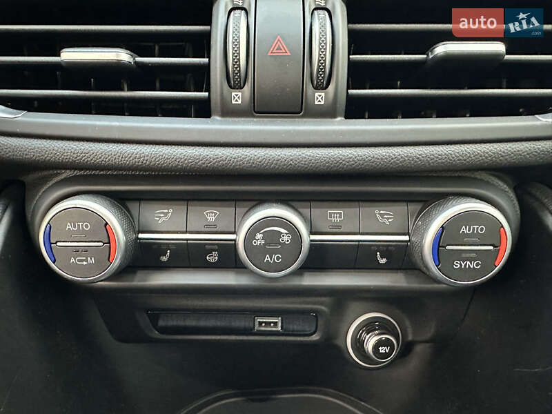 Седан Alfa Romeo Giulia 2020 в Киеве фото 35 Седан Alfa Romeo Giulia 2020 в Киеве