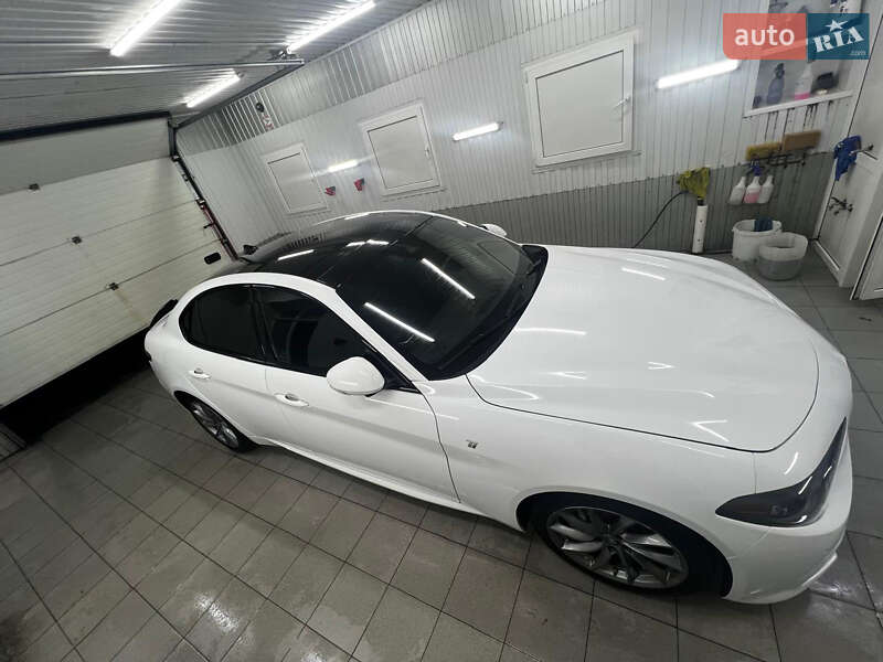 Седан Alfa Romeo Giulia 2022 в Киеве