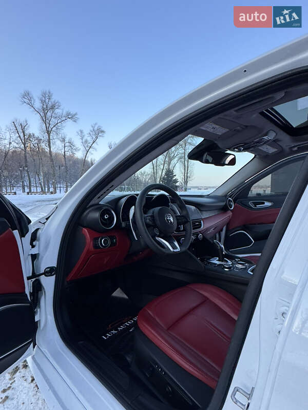 Седан Alfa Romeo Giulia 2020 в Киеве