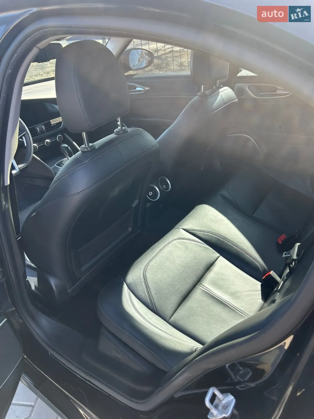2017 Alfa Romeo Giulia - мініатюра 8