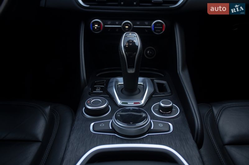 Седан Alfa Romeo Giulia 2020 в Киеве фото 24 Седан Alfa Romeo Giulia 2020 в Киеве