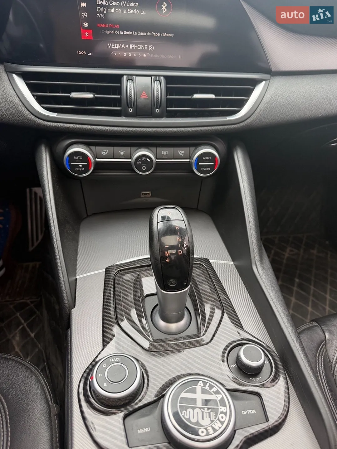 2017 Alfa Romeo Giulia - мініатюра 12