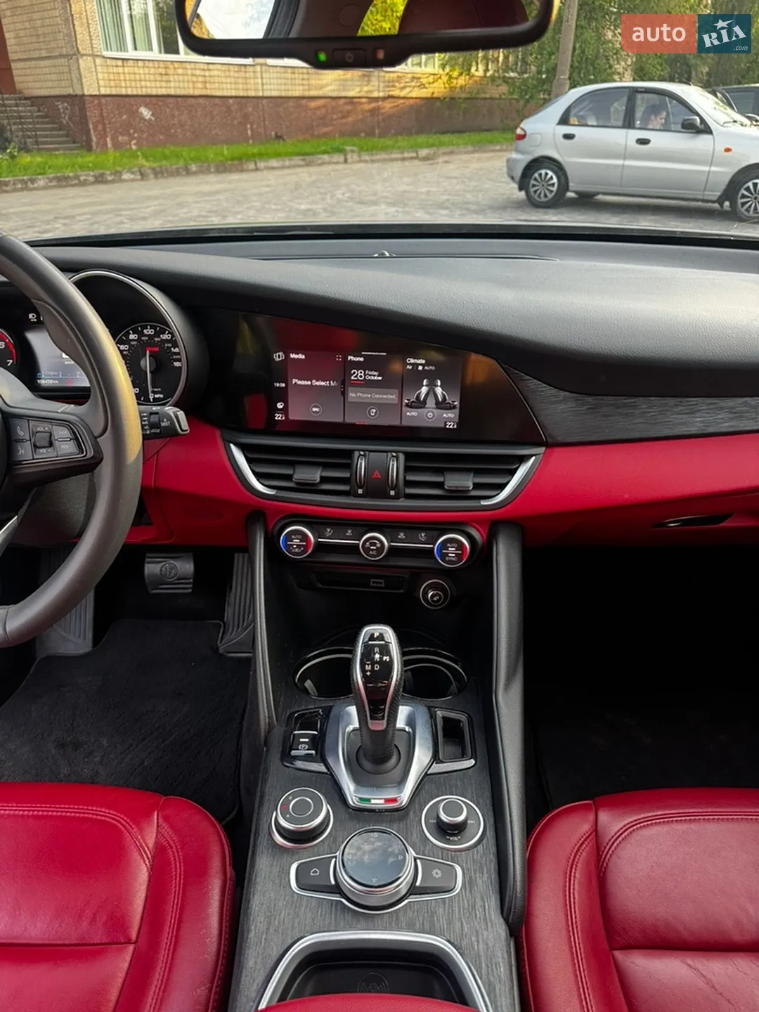 2019 Alfa Romeo Giulia - мініатюра 13