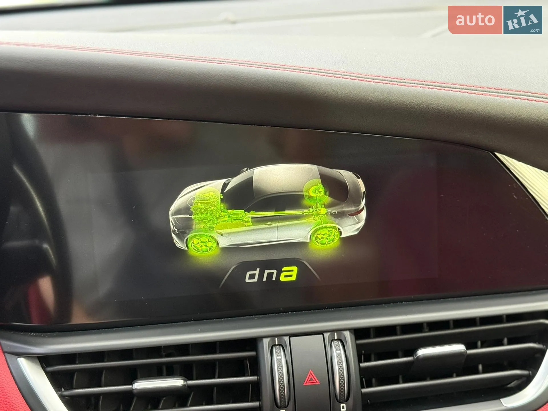 2017 Alfa Romeo Giulia - мініатюра 27