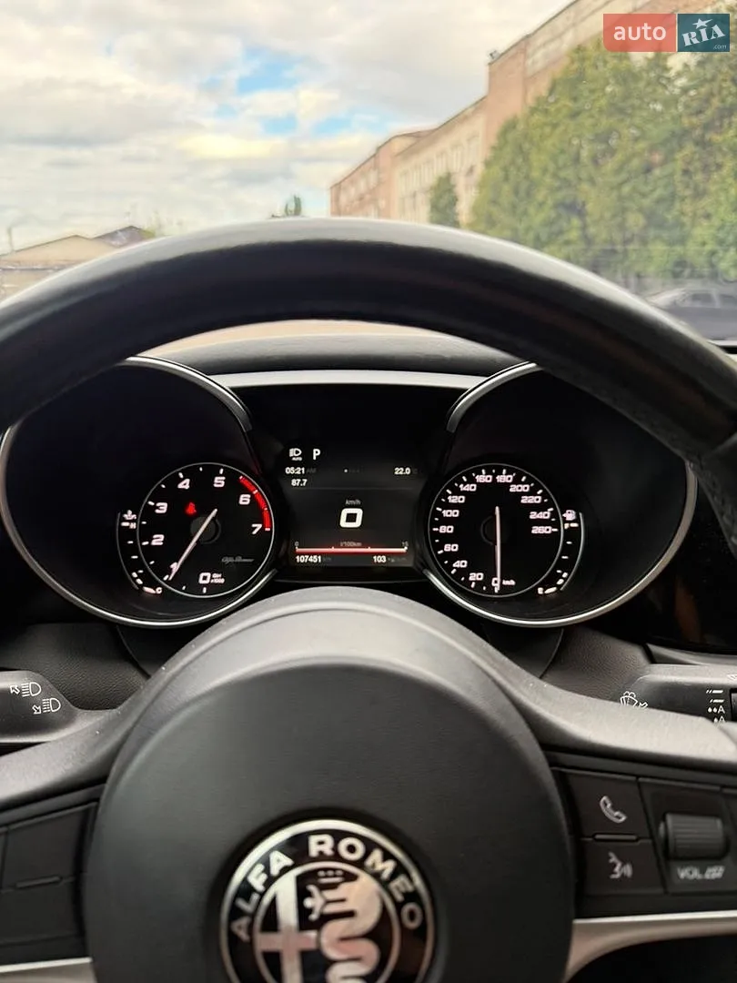 2016 Alfa Romeo Giulia - мініатюра 13