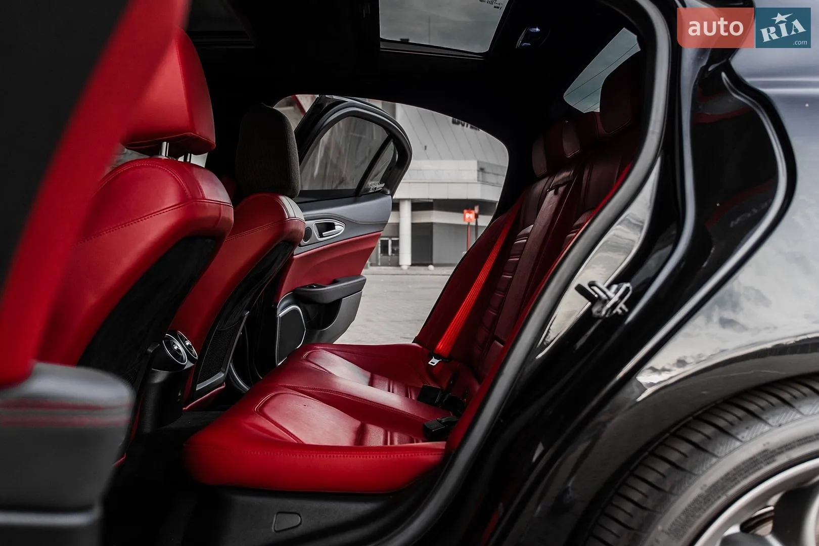 2017 Alfa Romeo Giulia - мініатюра 31