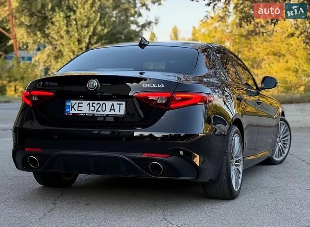 2017 Alfa Romeo Giulia - мініатюра 4