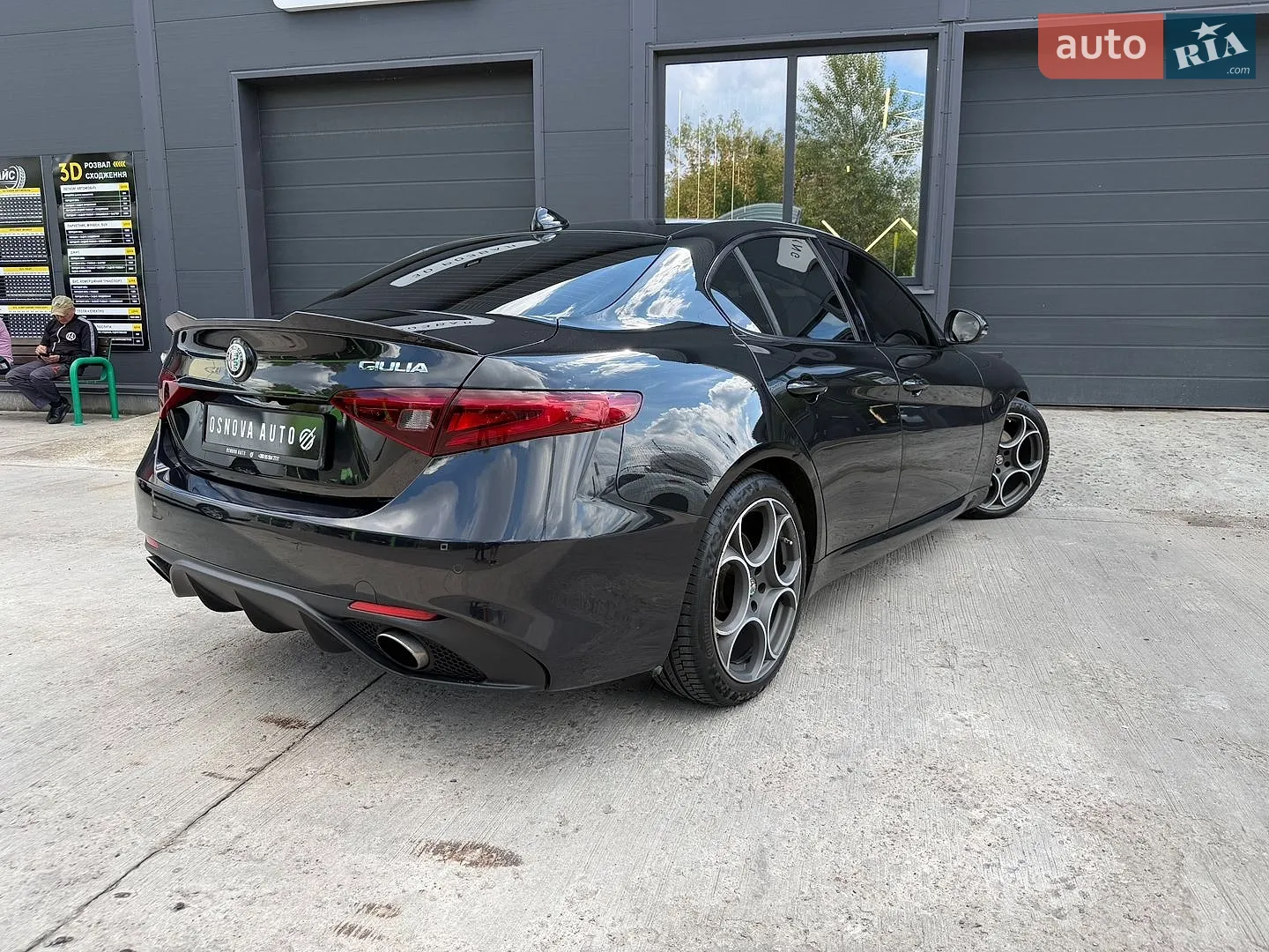 2017 Alfa Romeo Giulia - мініатюра 10