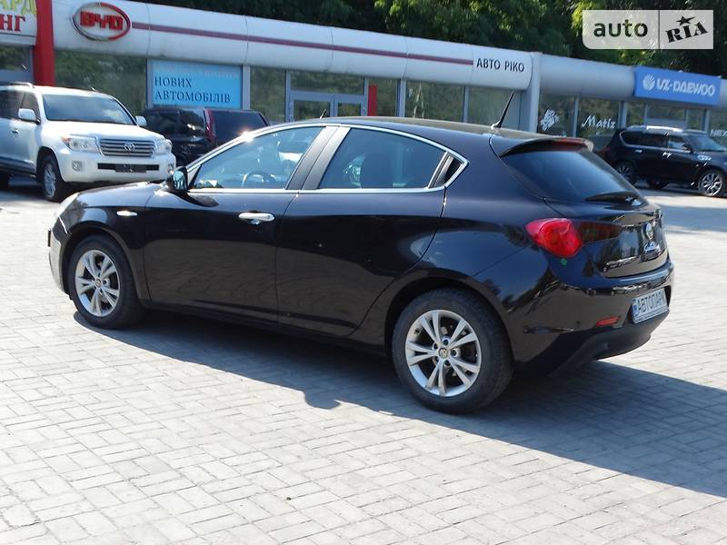 Хетчбек Alfa Romeo Giulietta 2012 в Дніпрі