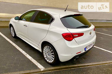 Хетчбек Alfa Romeo Giulietta 2012 в Києві