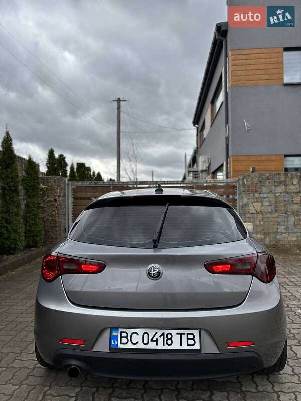 Хэтчбек Alfa Romeo Giulietta 2010 в Стрые