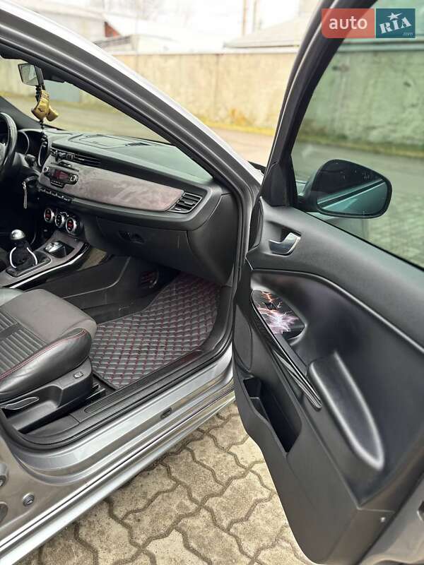 Хэтчбек Alfa Romeo Giulietta 2010 в Стрые