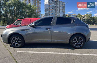 Хэтчбек Alfa Romeo Giulietta 2012 в 