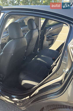 Хэтчбек Alfa Romeo Giulietta 2012 в 