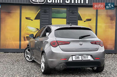 Хэтчбек Alfa Romeo Giulietta 2010 в 