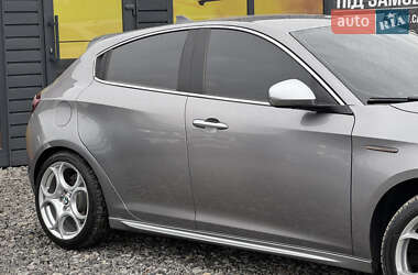 Хэтчбек Alfa Romeo Giulietta 2010 в 