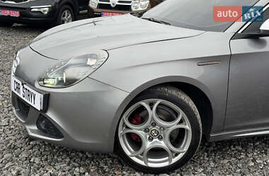 Хэтчбек Alfa Romeo Giulietta 2010 в 