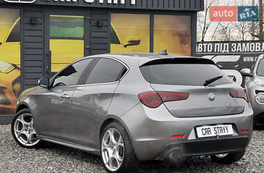 Хэтчбек Alfa Romeo Giulietta 2010 в 